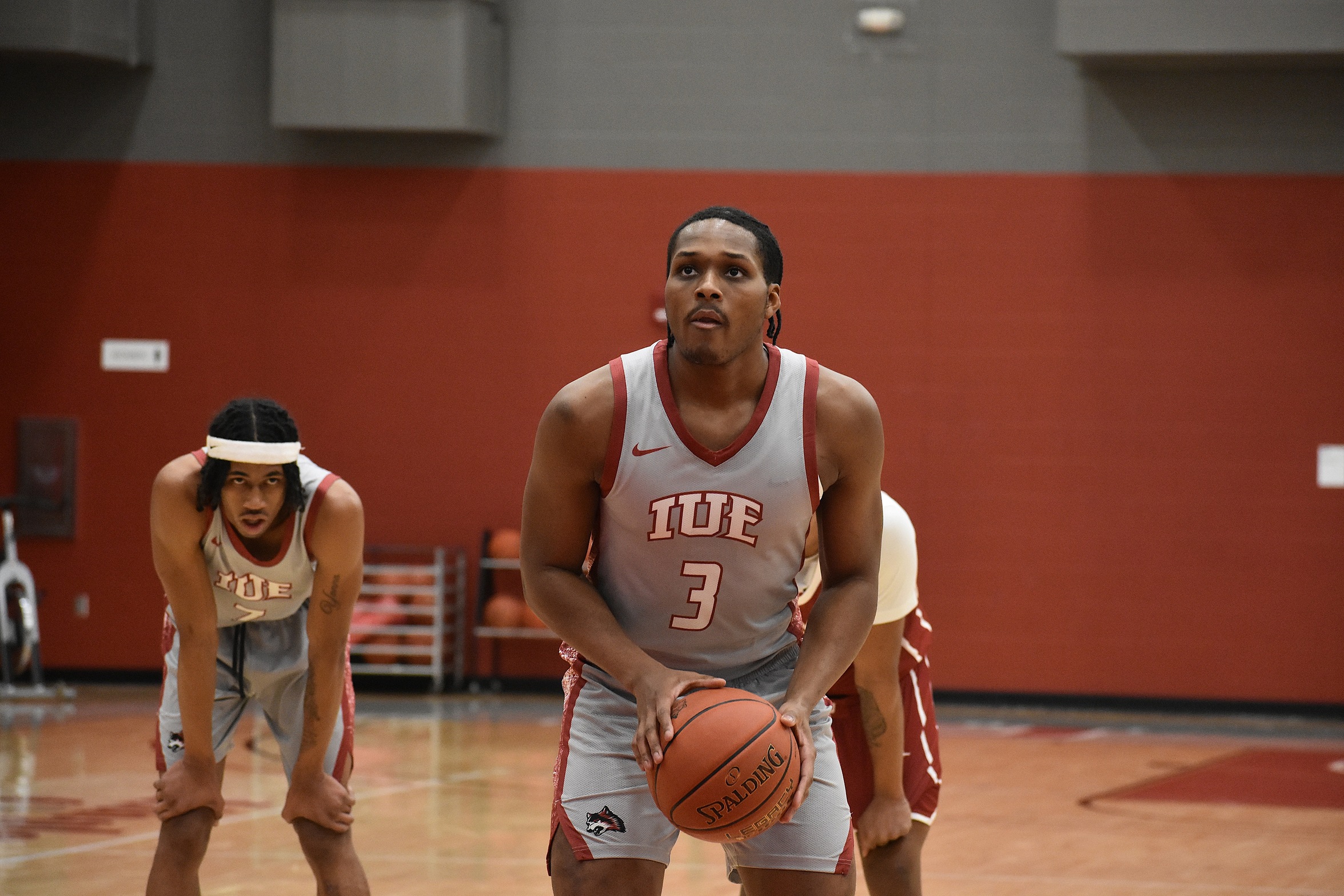 Men's Basketball: SMWC 69, IU East 62